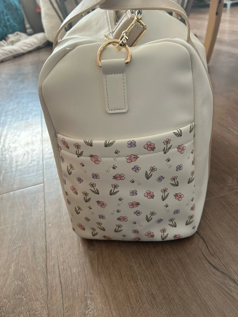 Disney NWT Winnie the Pooh Cream Weekender Bag - Picture 2 of 9